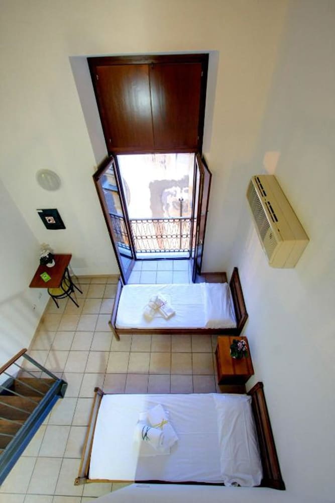 ROOM, QUADRUPLE, PRIVATE BATHROOM