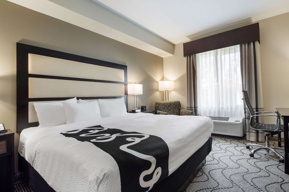 Efficiency, Deluxe, Suite, King Bed