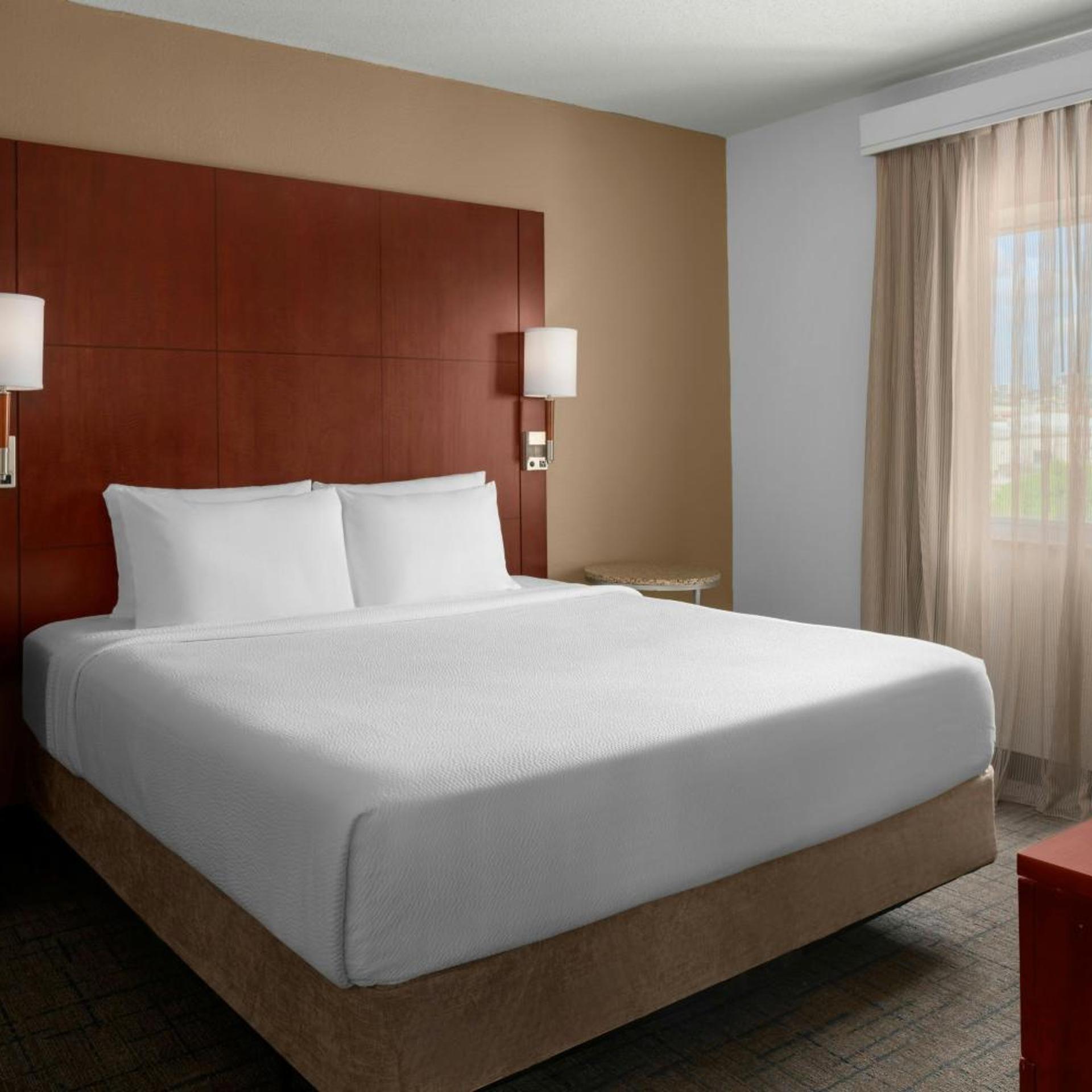 2 Bedrooms, Suite