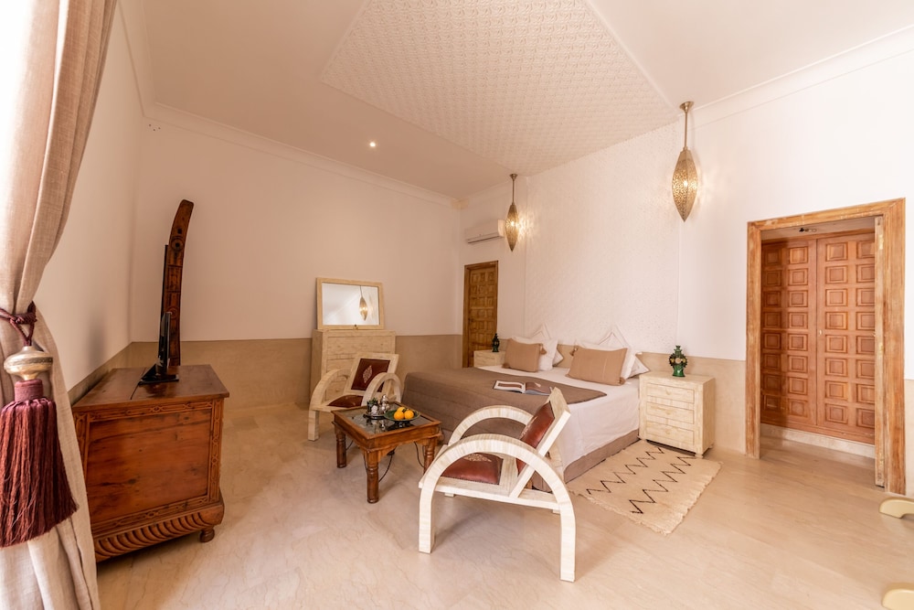 Riad Tahili 34/50