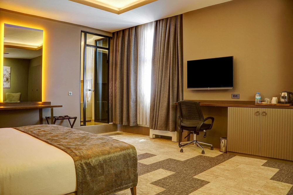 Four Mansions Hotel 36/45
