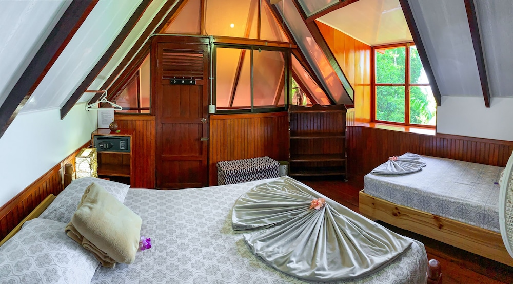 Hotel Las Caletas Lodge 12/50