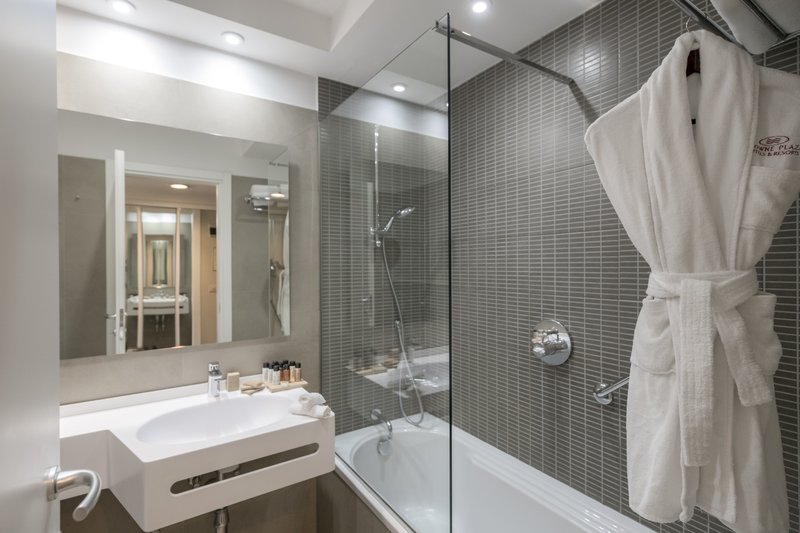 Crowne Plaza St Peter S 77/77