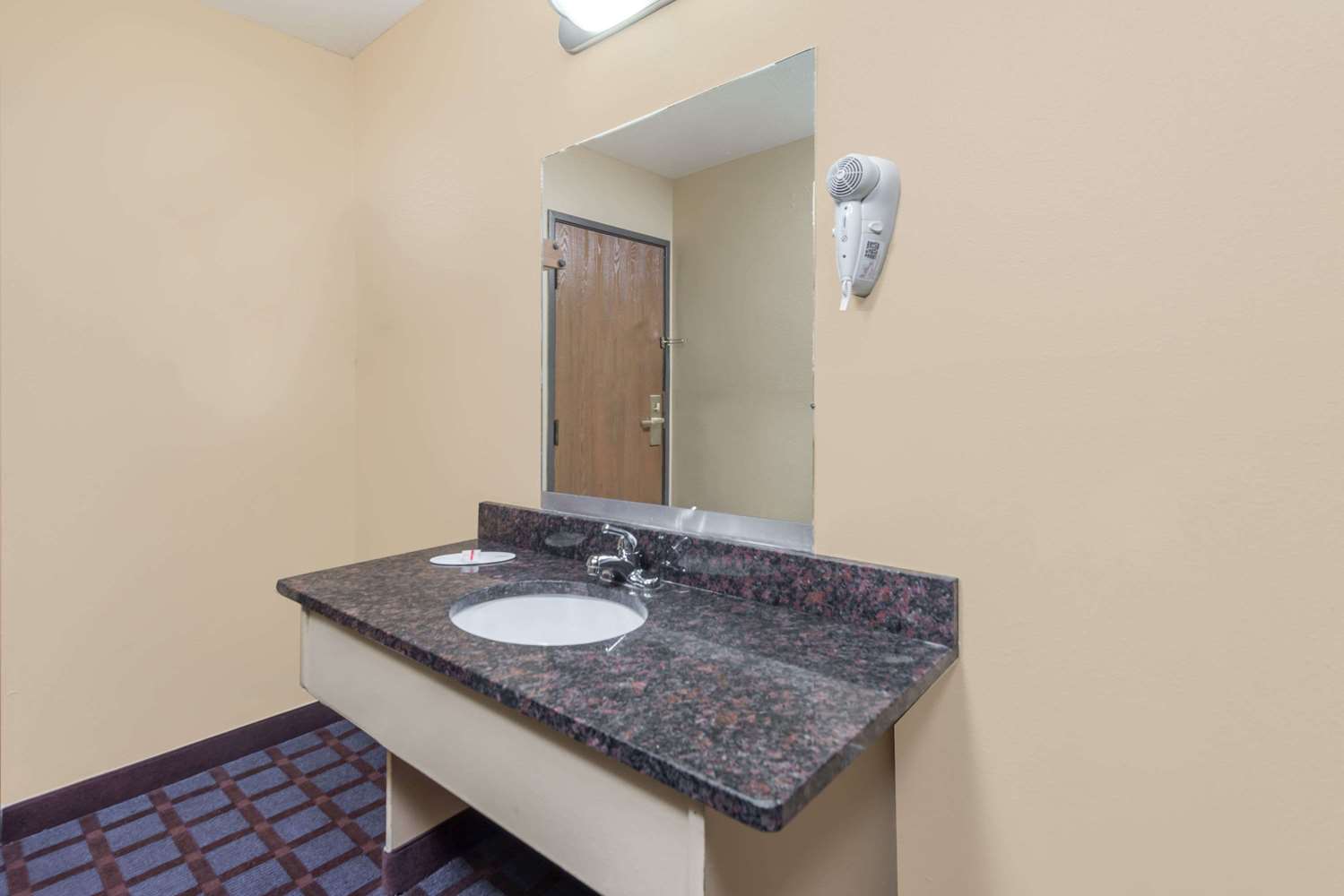 Super 8 by Wyndham Okawville 12/13