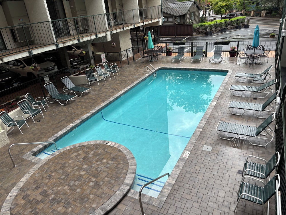 Oak Square Condominiums 48/50