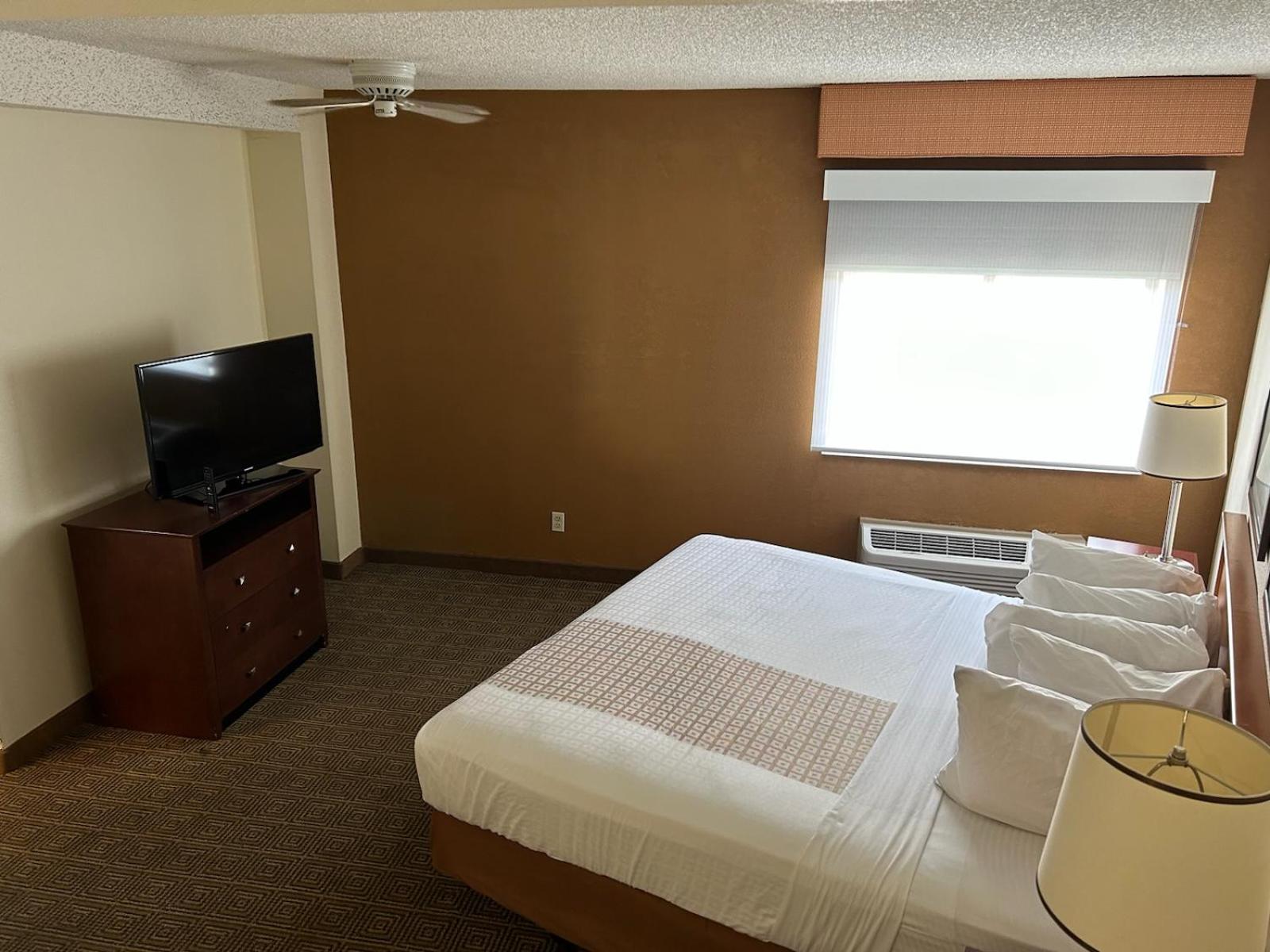 1 Bedroom, Suite, King Bed, Queen Bed