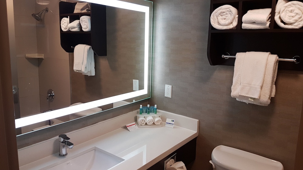 Holiday Inn Express Barrie 9/75