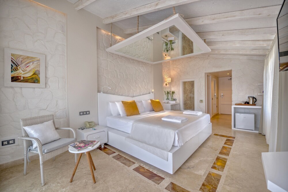 Upper, King Bed