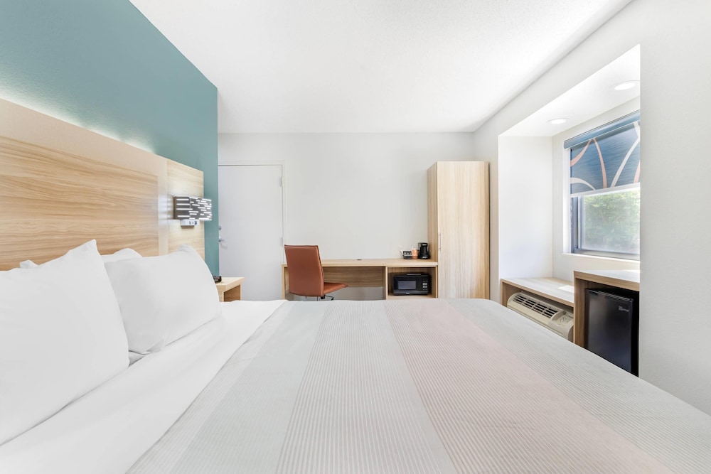 ROOM, KING BED, ACCESSIBLE
