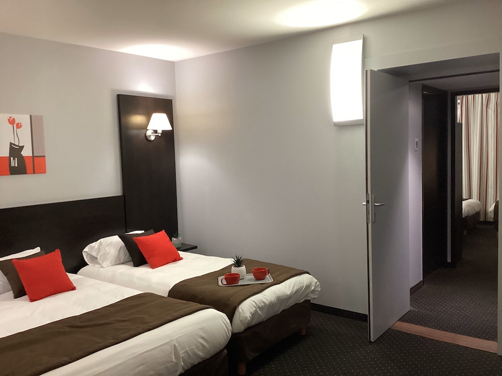 2 BEDROOMS, FAMILY SUITE