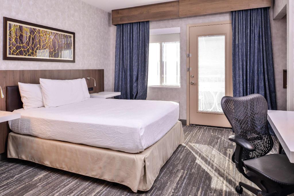 JUNIOR SUITE, QUEEN BED, ACCESSIBLE