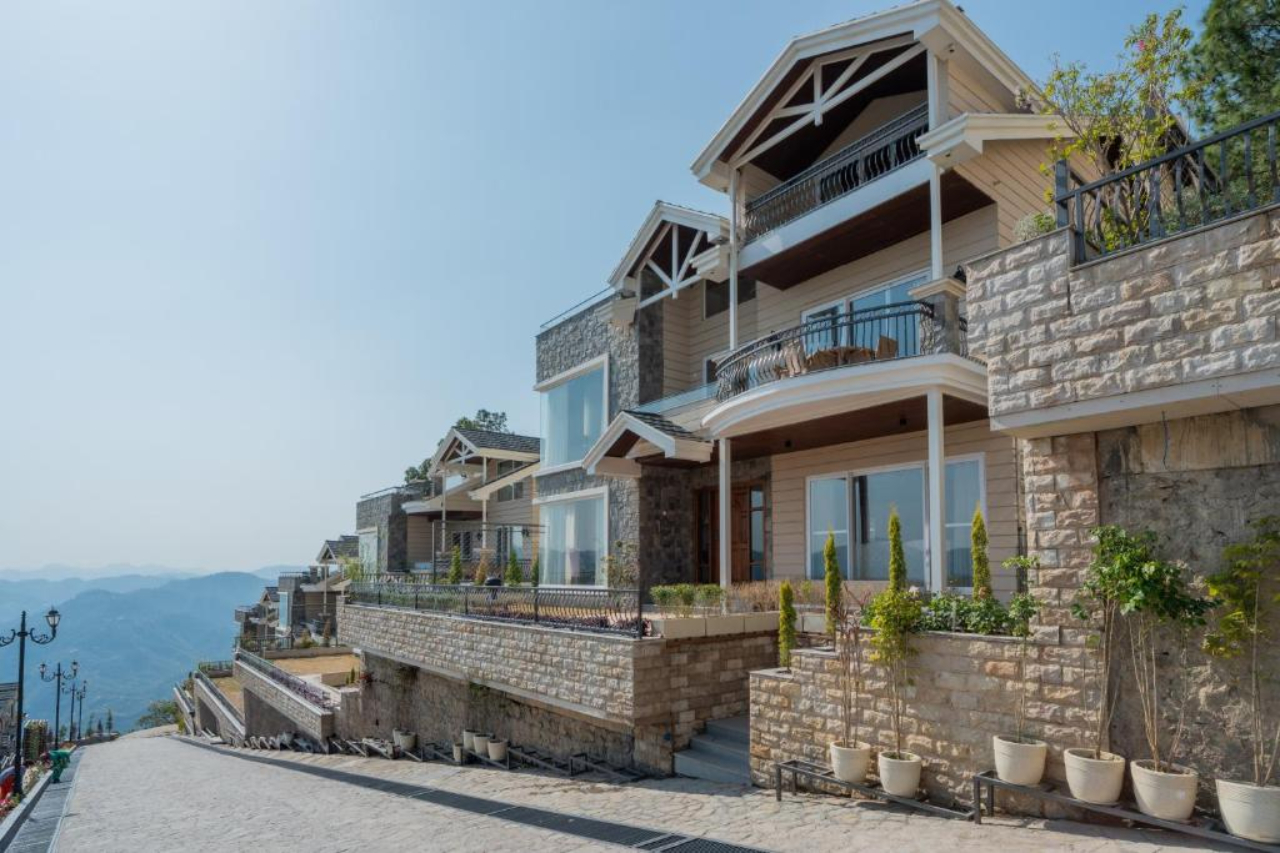 ELIVAAS prive The Royce Daisy Ultra Luxe 4 BHK Villa With Pvt Pool Jacuzzi 360 Hill Views 6/29