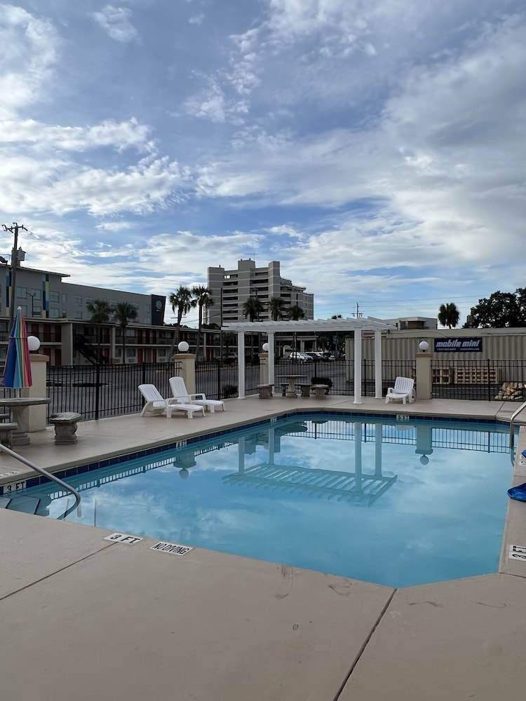 Hole Inn the Wall Hotel - Sunset Plaza - Fort Walton Beach 6/50