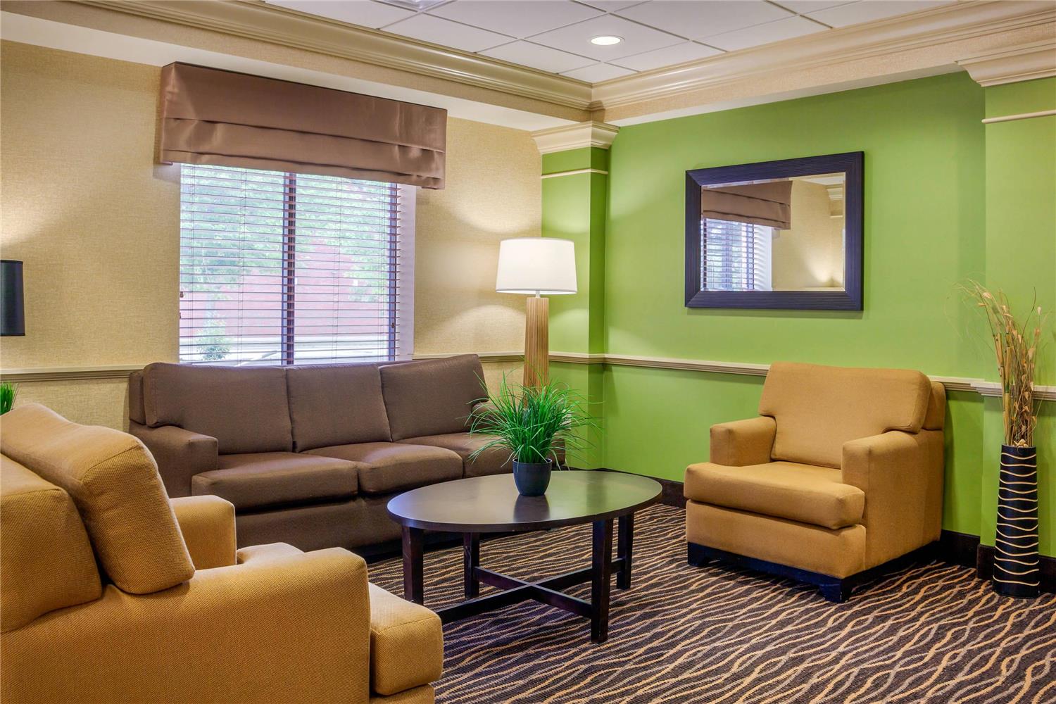 Sleep Inn and Suites Airport Milwaukee WI 24/38