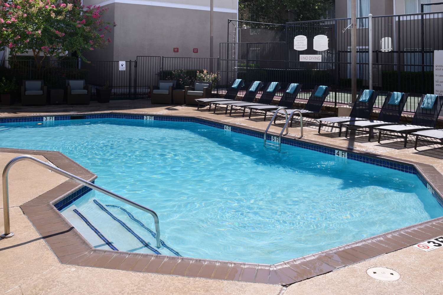 Sonesta ES Suites Dallas Medical Market Center 13/24