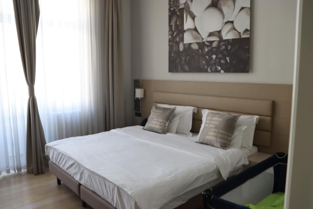 1 Bedroom, City, Suite, King Bed 4/10