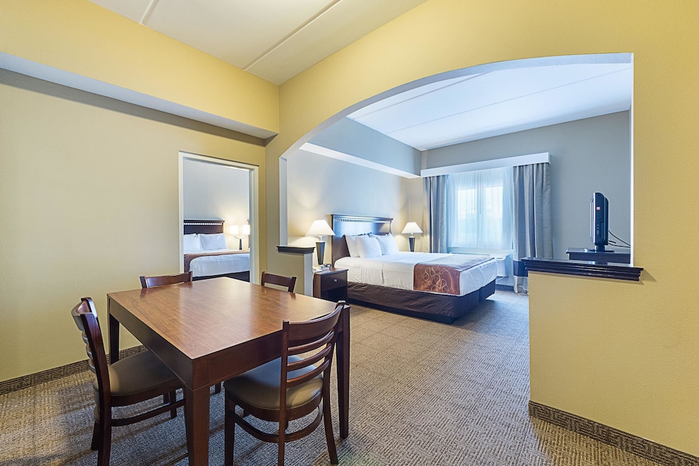 Comfort Suites Beachside 31/44