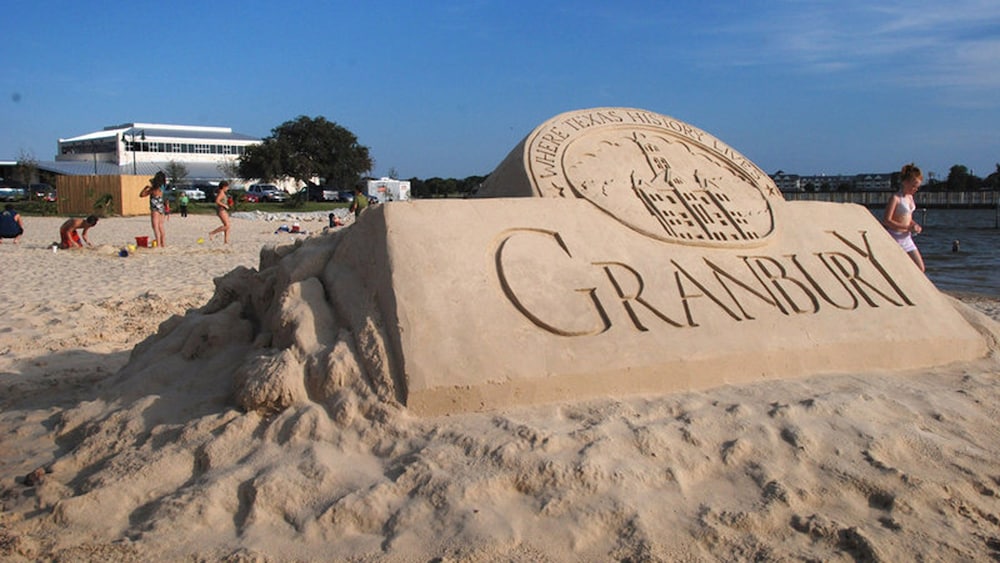 Holiday Inn Express And Suites Granbury 8/56