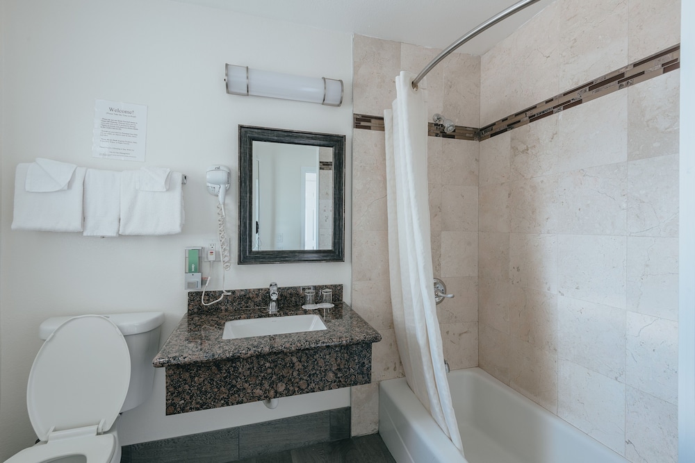 Sea Air Inn and Suites Downtown Morro Bay 43/50