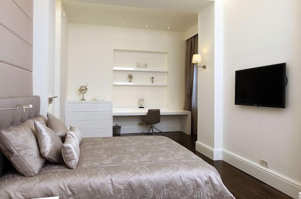 2 BEDROOMS, FAMILY SUITE
