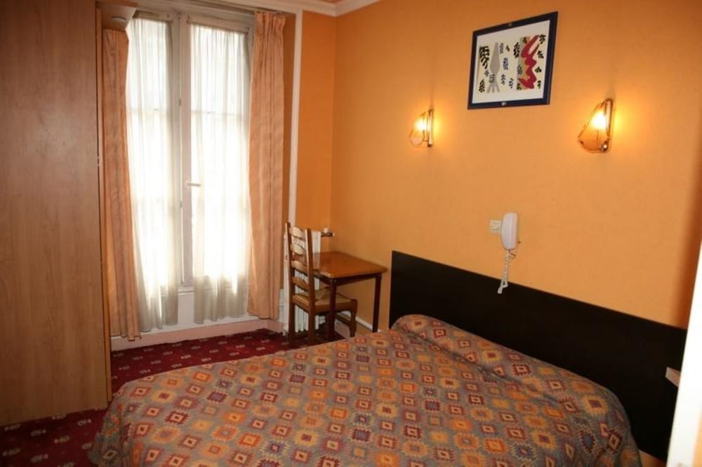 Sully Hotel 13/40