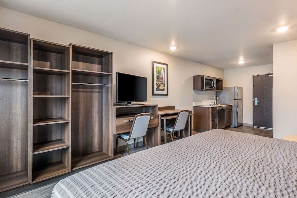 غرفة قياسية بسرير كينج، WoodSpring Suites Linden 2/5