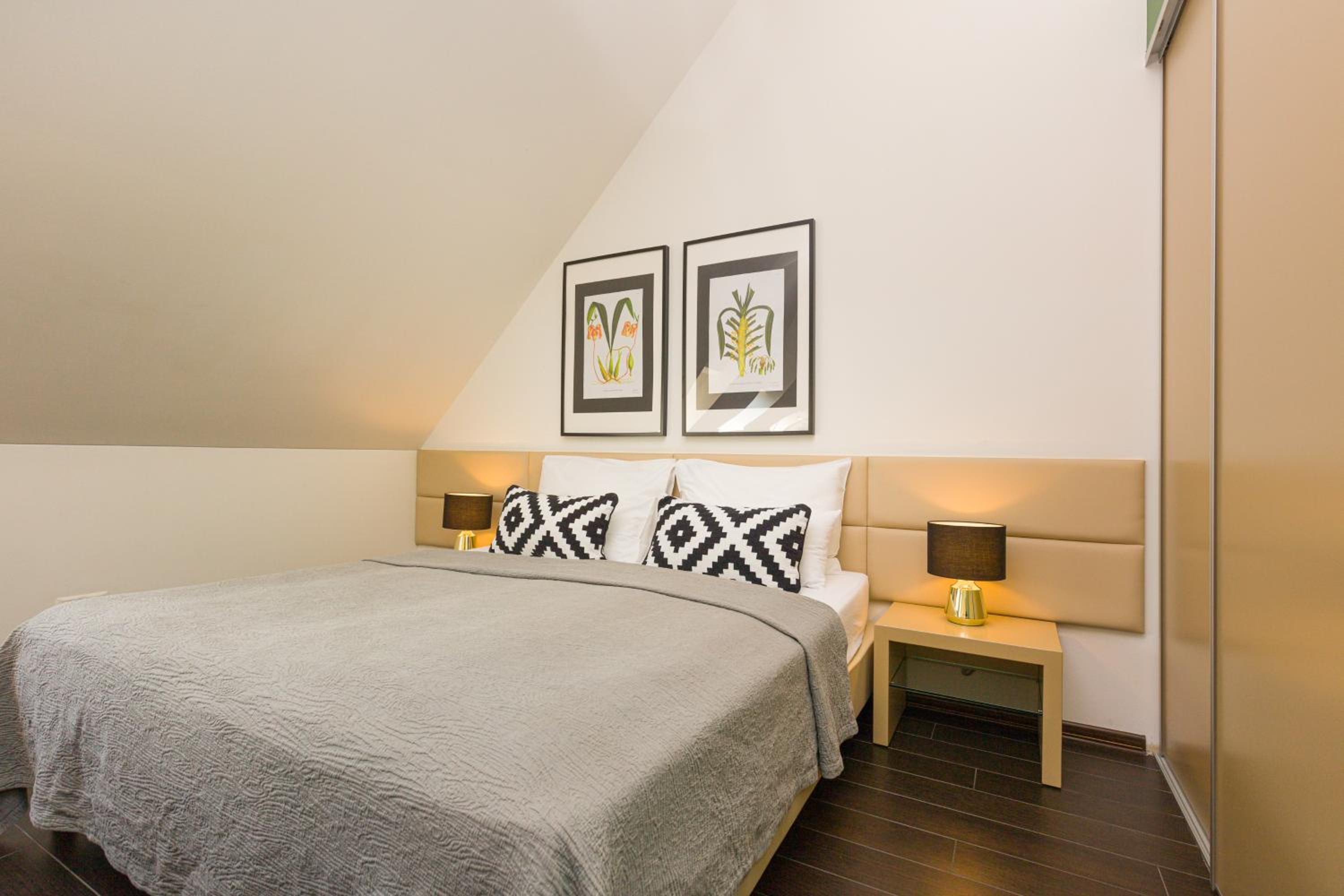 Deluxe, Penthouse, Studio