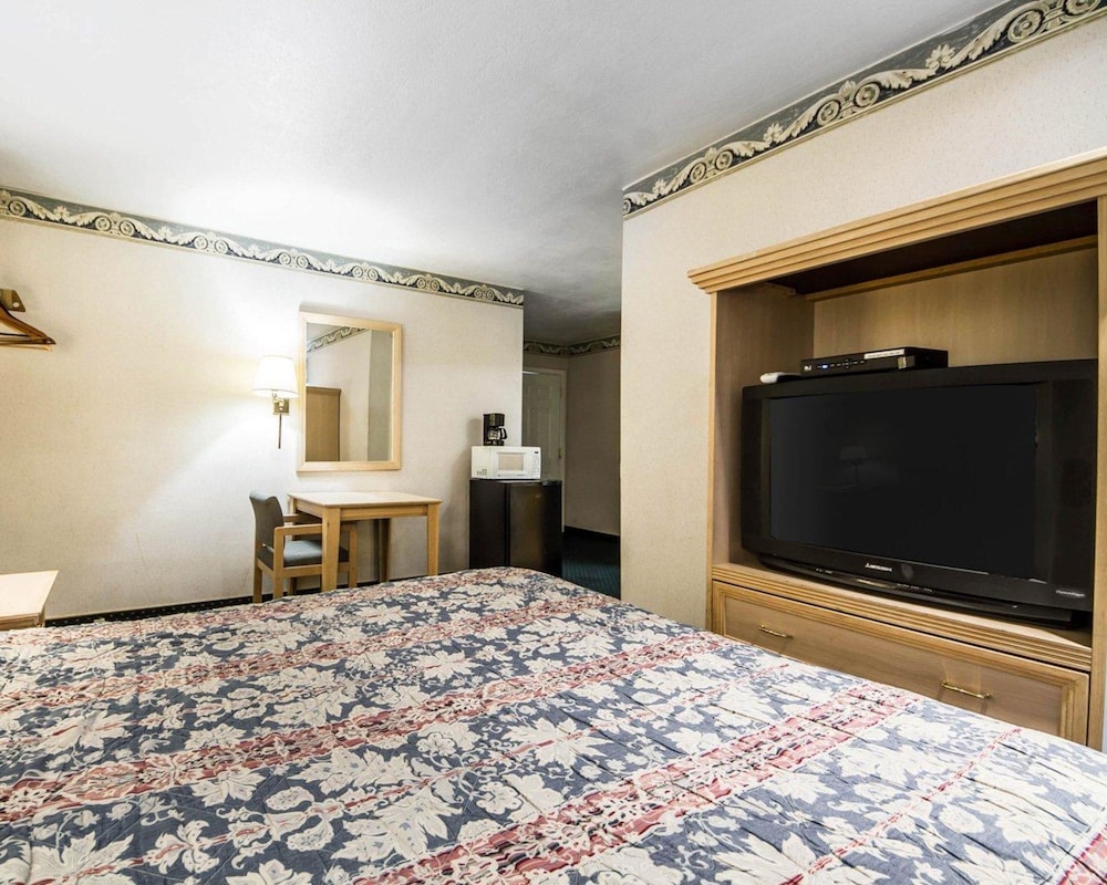 Rodeway Inn Monterey Near Fairgrounds 17/21