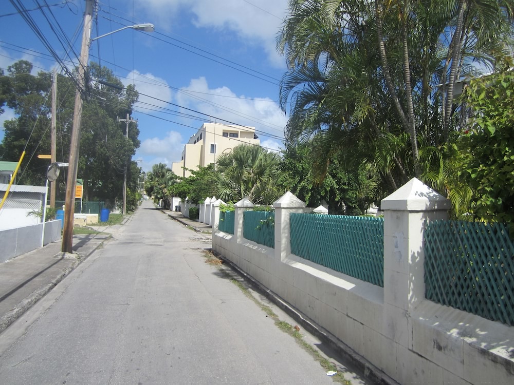 Pirate’s Inn Apartment Hotel 50/59