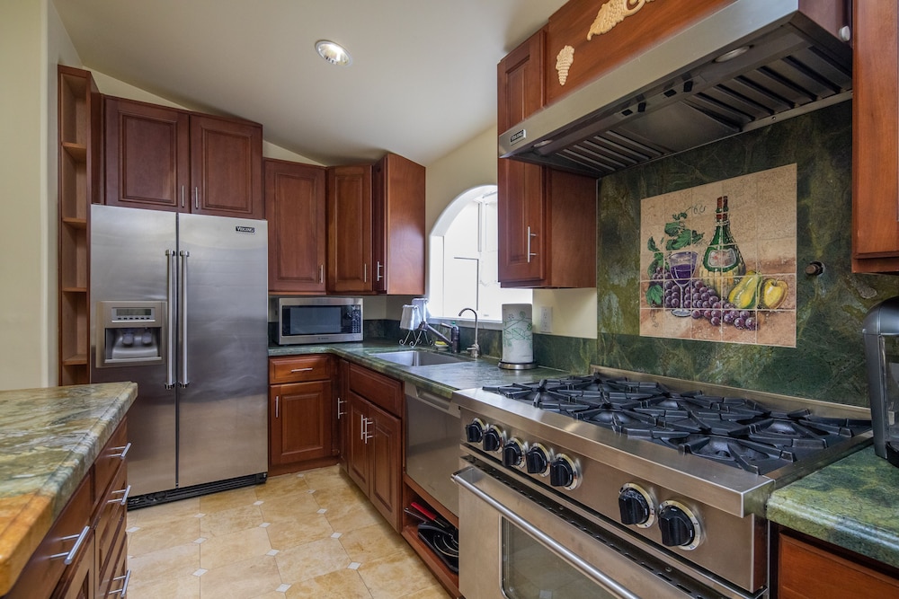Vendange Carmel Inn and Suites 46/55