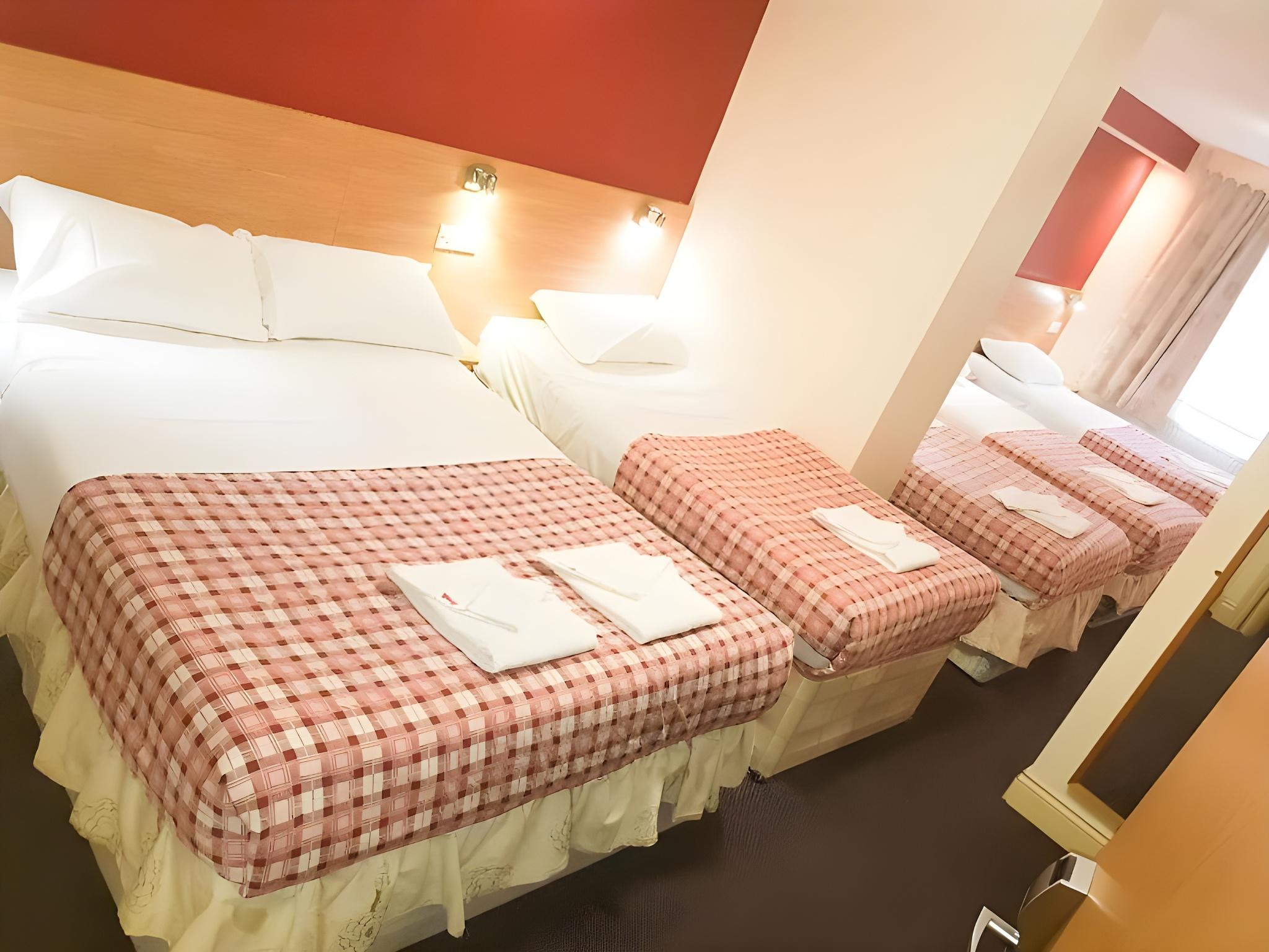 Family, 1 Double and 3 Single Beds, Large