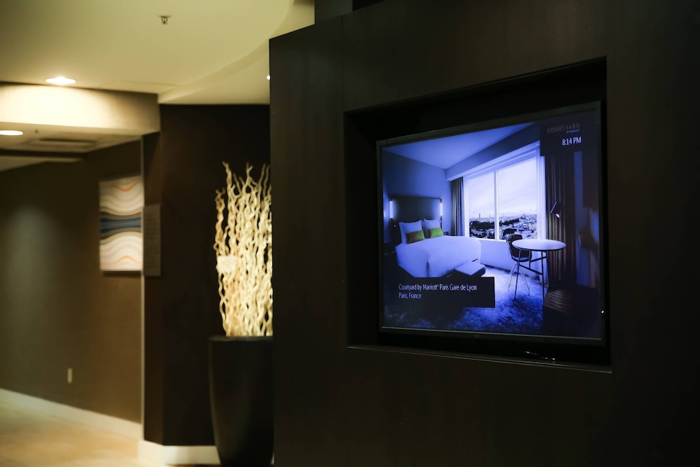 Courtyard by Marriott Portland Airport 8/52