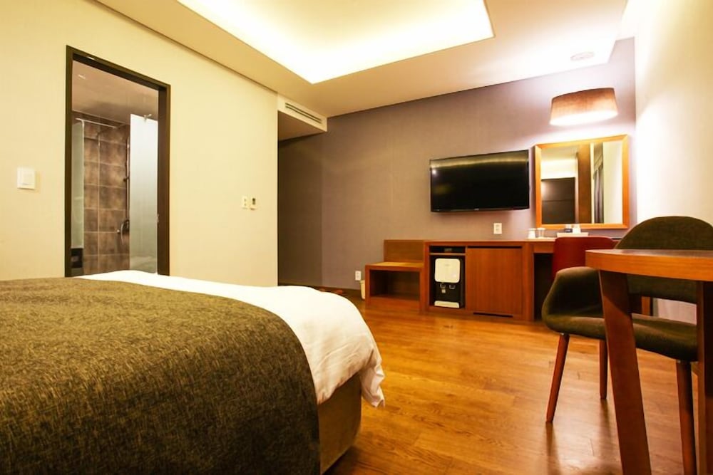 KARAK TOURIST HOTEL 16/50