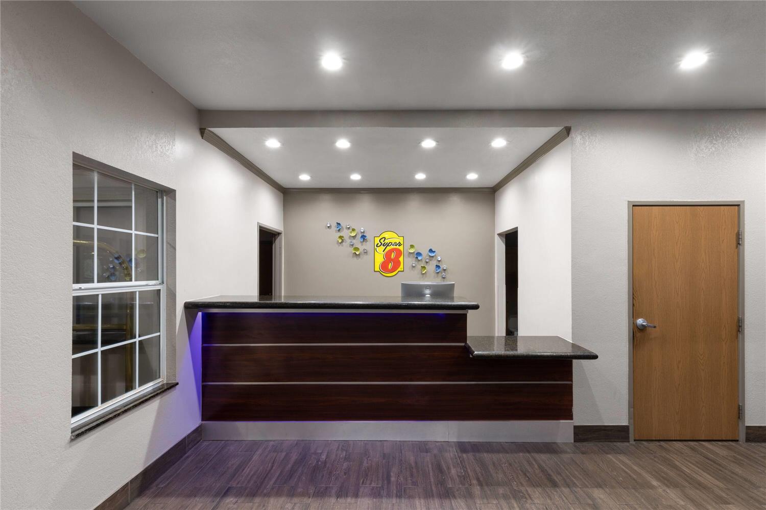 Super 8 By Wyndham San Antonio/Alamodome Area 8/38