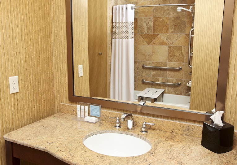 Hampton Inn Suites Fargo Medical Center 36/36
