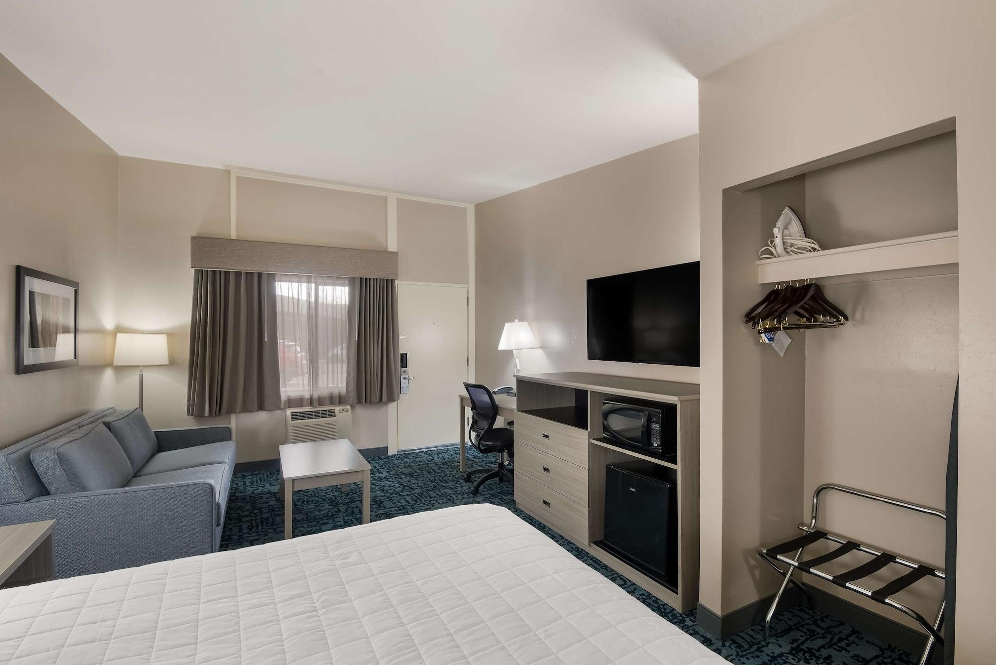 Standard, Multiple Beds, Sofa, Pet Friendly