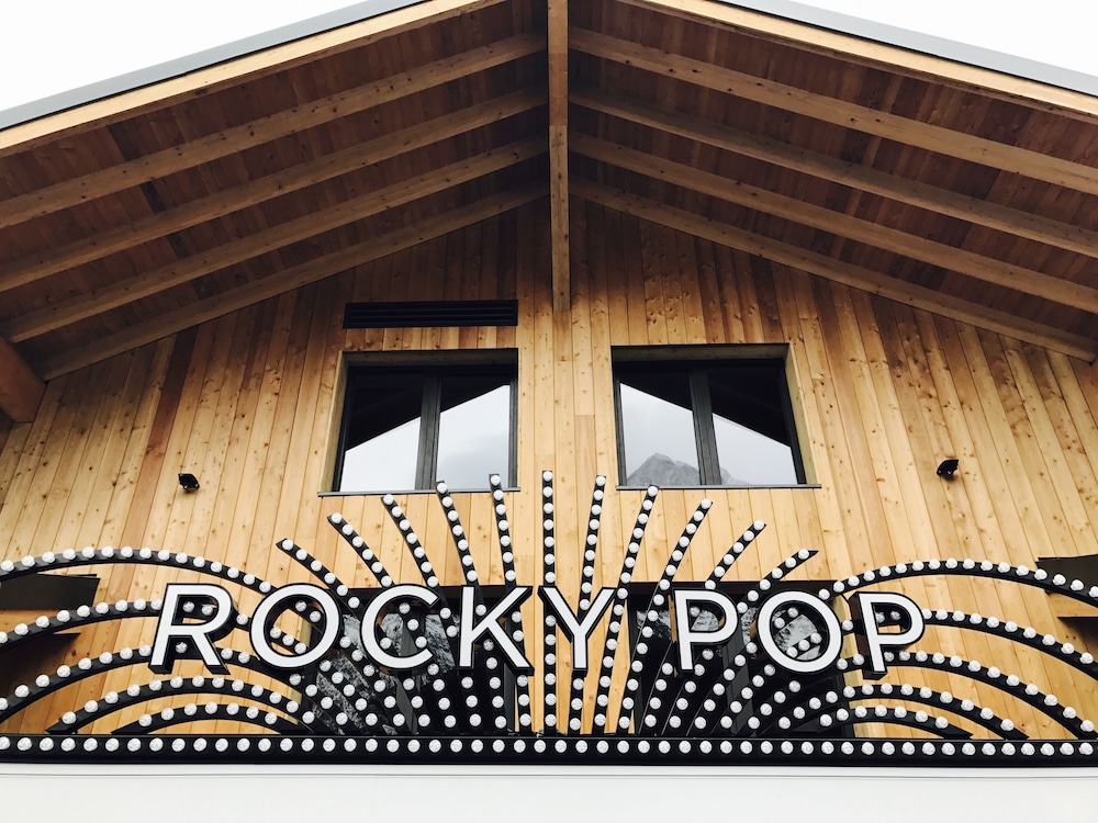 Rockypop Hotel 7/50