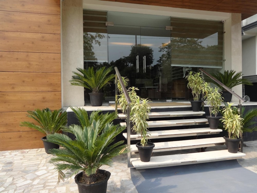 The Pamposh New Delhi 44/49