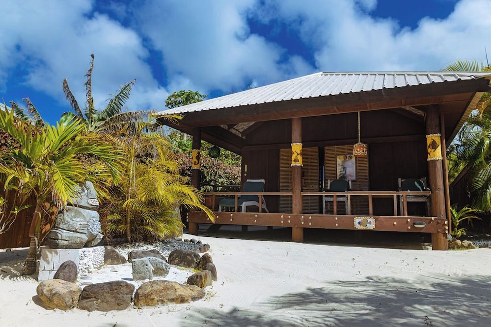 Rarotonga Beach Bungalows 5/50