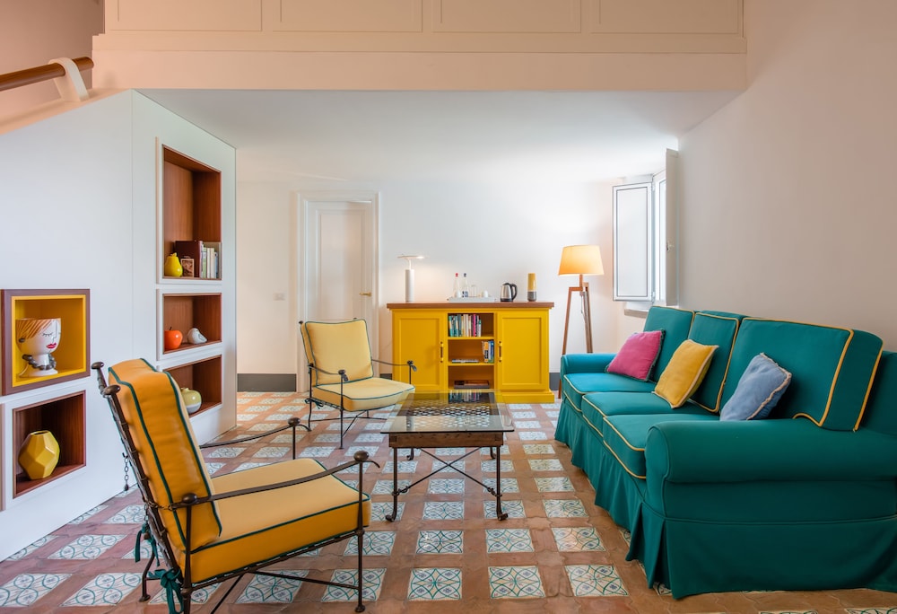 Relais Regina Giovanna 57/77