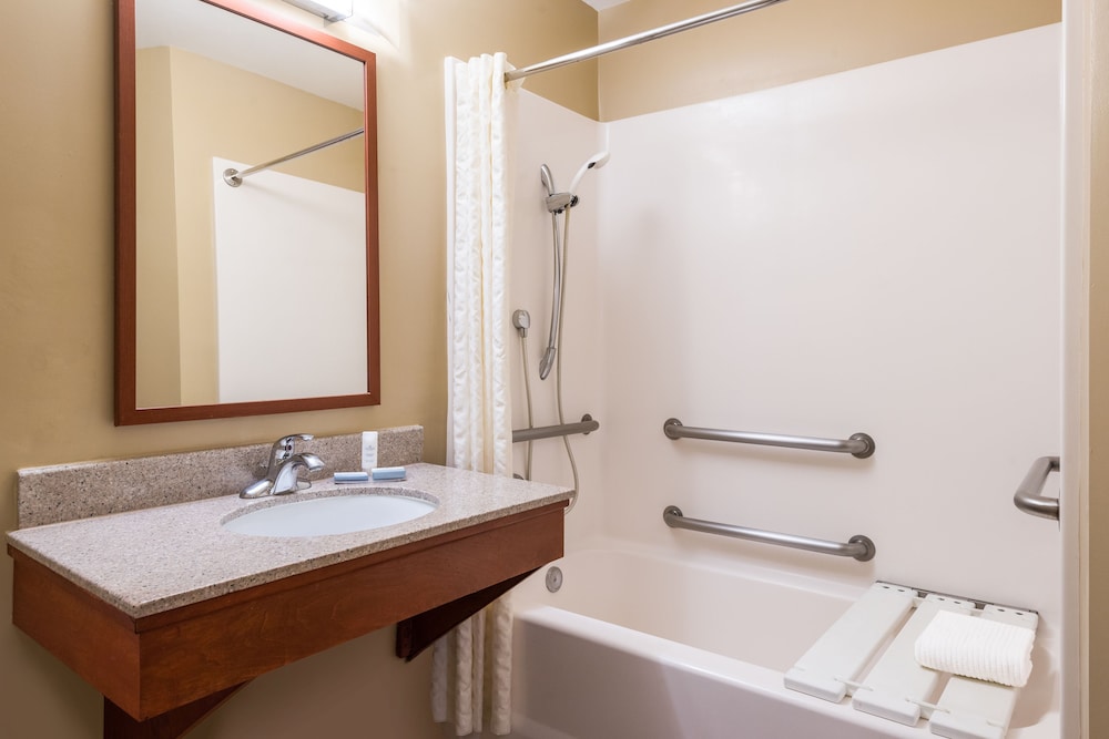 Candlewood Suites LAX Hawthorne 7/36