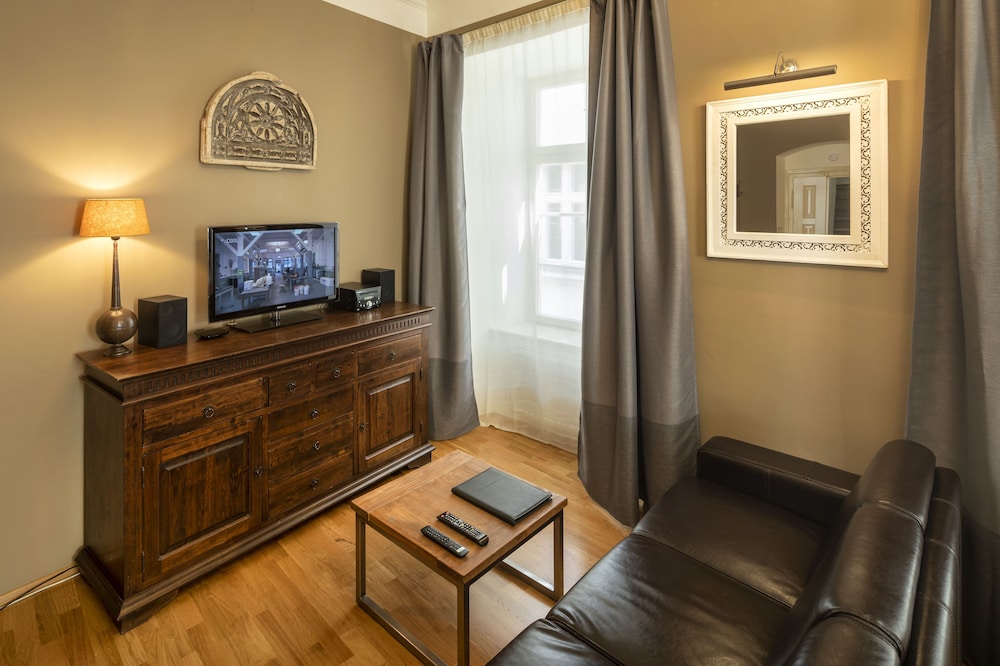 Old Town Aparthotel Michalska 7/75
