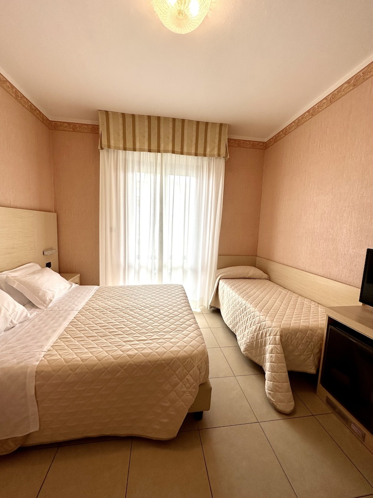 ROOM, TRIPLE, SEA VIEW