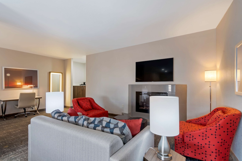 Best Western Premier Liberty Inn & Suites 21/48
