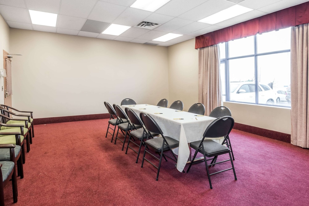 Super 8 By Wyndham Mississauga 19/22