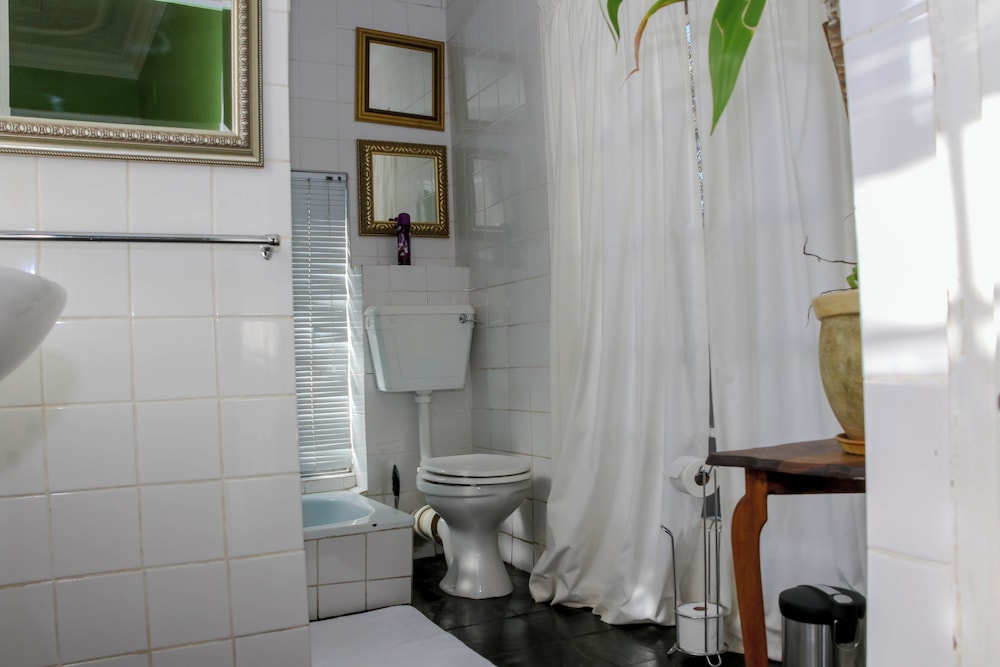 Sunbury Bed and Breakfast 33/36