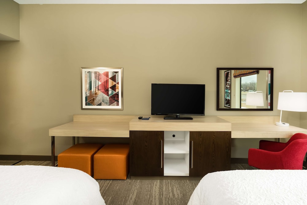 Hampton Inn Newport, TN 32/34