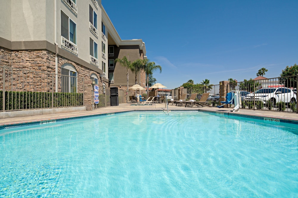 Holiday Inn Express Hotel And Suites Fresno South 1/55