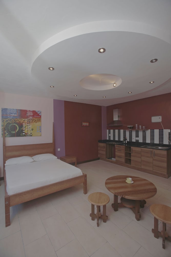 Cowrie Shell Beach Apartments 24/50
