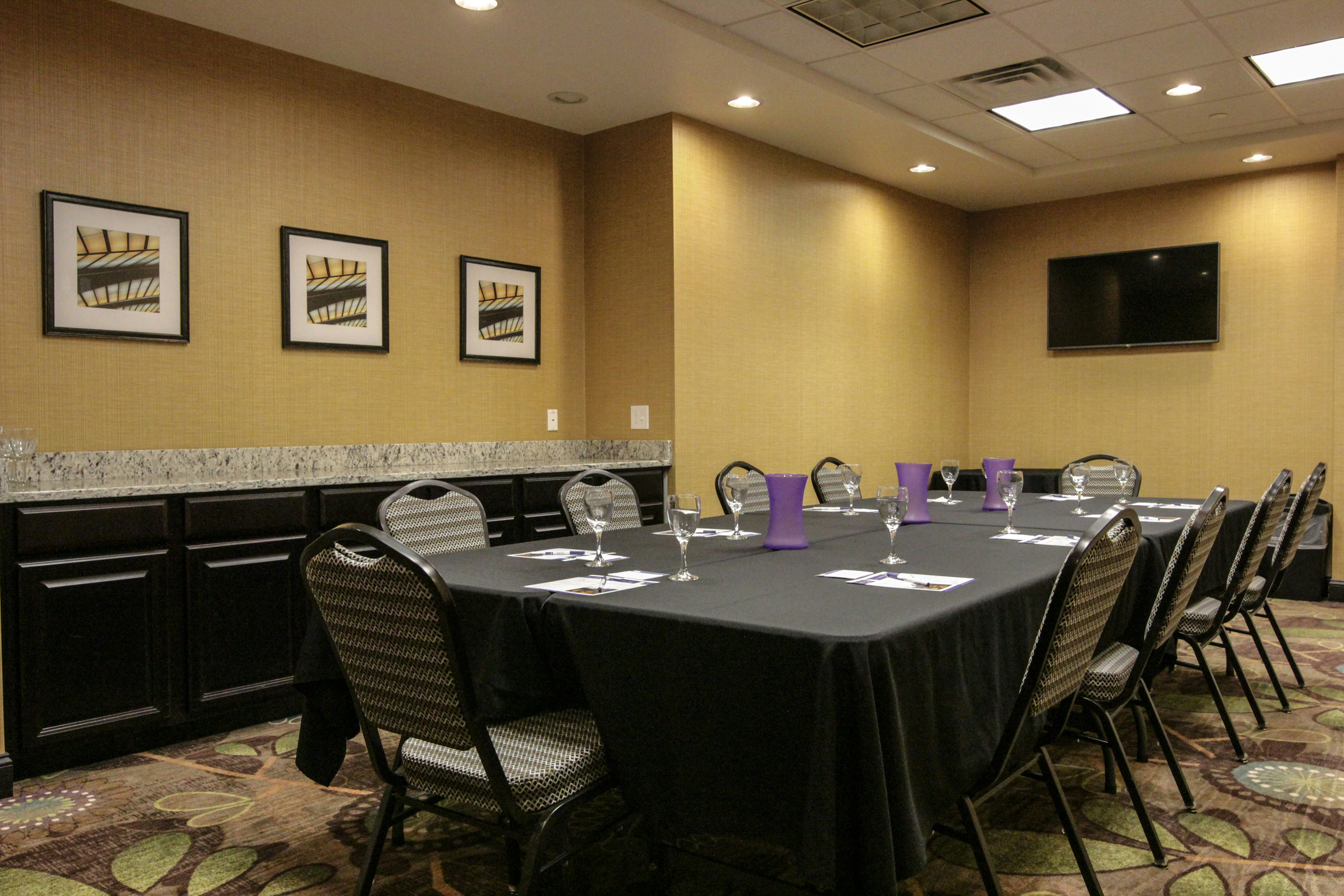 Holiday Inn Express And Suites Montgomery 69/76
